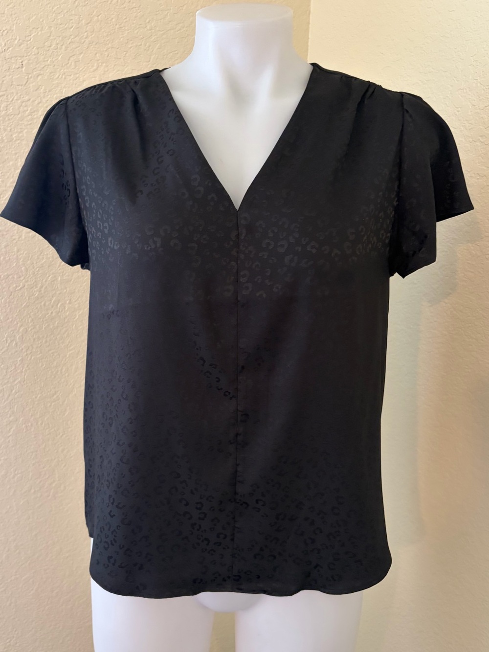Rachel Zoe Black V-Neck Short Sleeve Satin Blouse